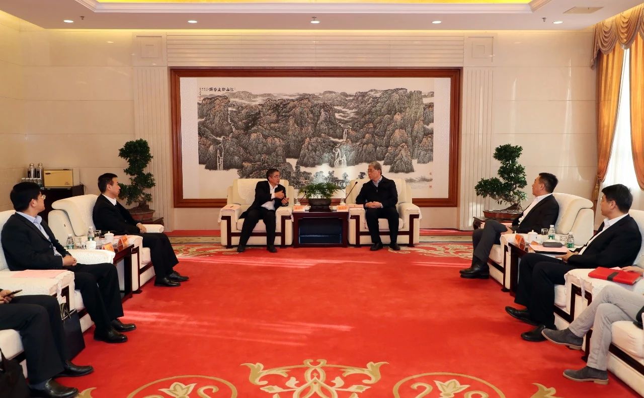 雷凡培會見中國船級社黨委副書記、總裁莫鑒輝一行